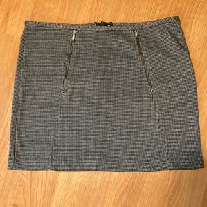 Like new Willi Smith mini skirt sz 10